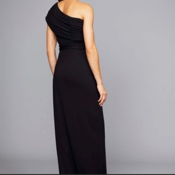 Isabella Oliver black one shoulder maternity dress - Picture 3 of 8